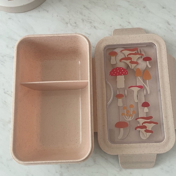 Tupperware 🍄 - Picture 3 of 9